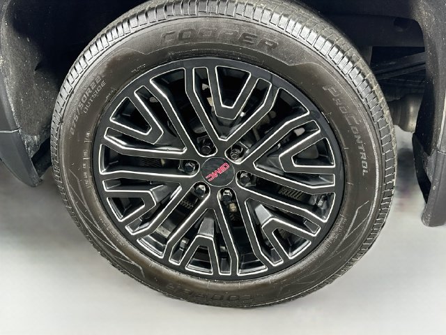 Used 2023 GMC Sierra 1500 Denali w/ Technology Package AWD/4WD image 32