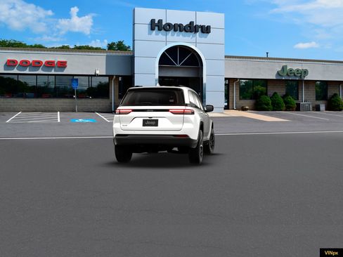 New 2026 Jeep Grand Cherokee Altitude image 14