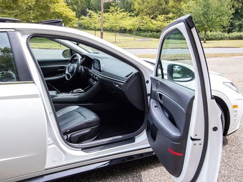 Used 2022 Hyundai Sonata SEL w/ Convenience Package image 17