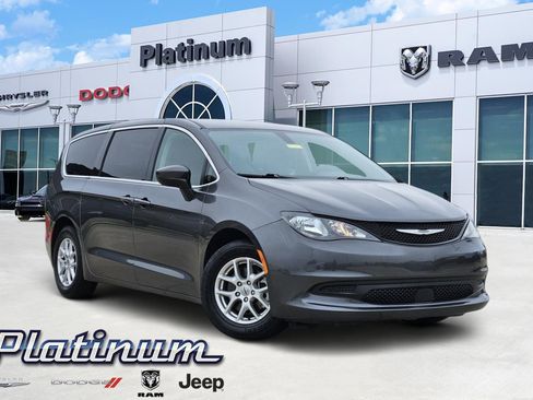 Used 2022 Chrysler Voyager LX FWD image 1