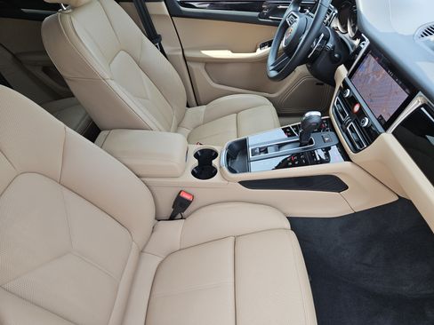 Certified 2026 Porsche Macan AWD/4WD image 15