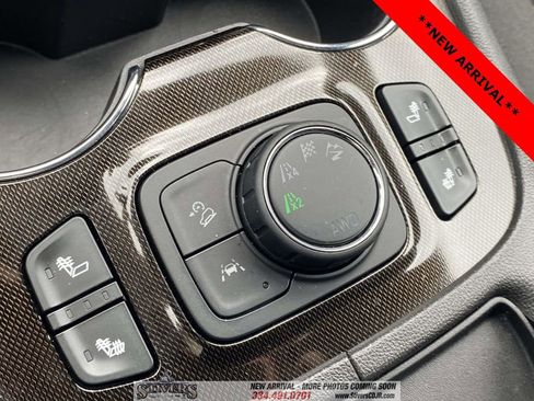 Used 2023 GMC Acadia AT4 image 58