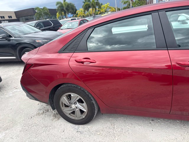 Used 2025 Hyundai Elantra SE FWD image 5