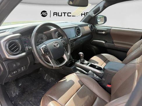 Used 2020 Toyota Tacoma Limited image 16