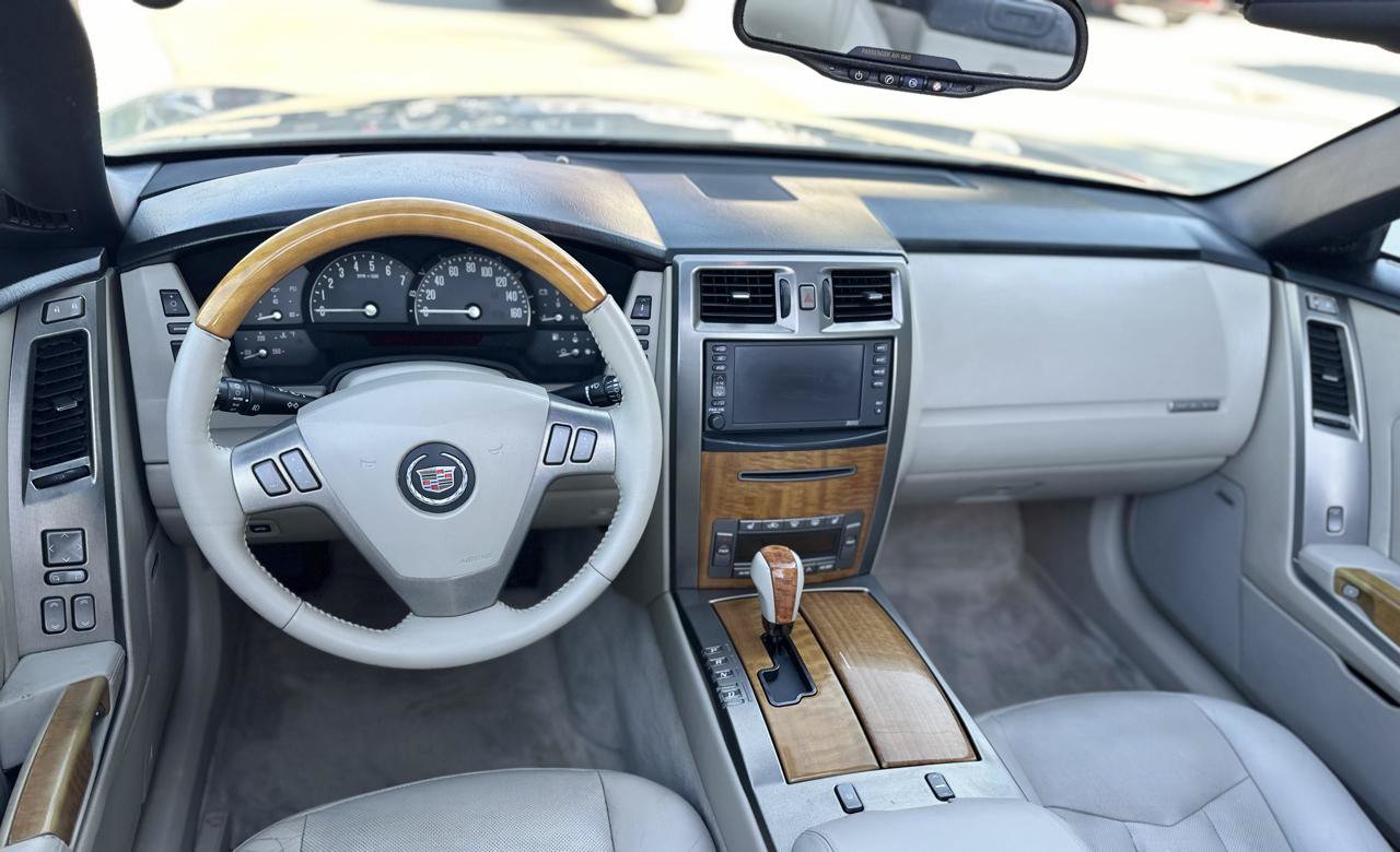 Used 2006 Cadillac XLR RWD image 18