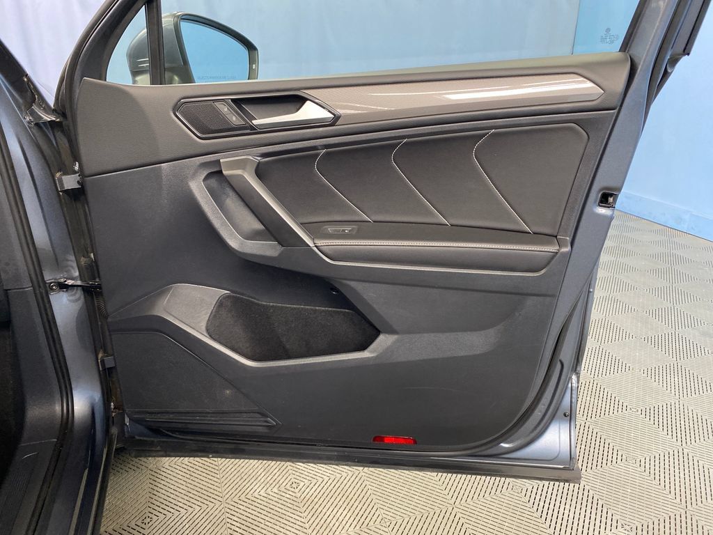 Used 2022 Volkswagen Tiguan SE AWD/4WD image 46