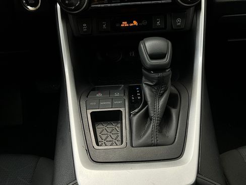 Used 2025 Toyota RAV4 XLE image 23