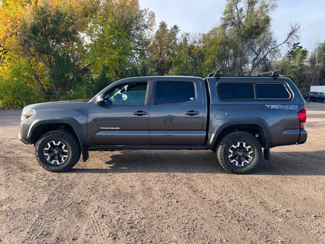Used 2017 Toyota Tacoma TRD Pro AWD/4WD image 2