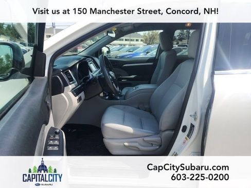Used 2019 Toyota Highlander LE AWD/4WD image 13