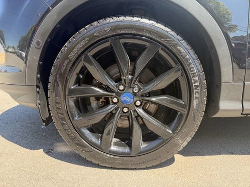 Used 2019 Ford Escape Titanium image 10