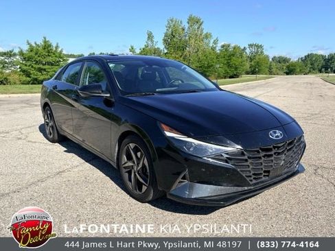 Used 2022 Hyundai Elantra Limited w/ Preferred Accessory Package FWD image 7