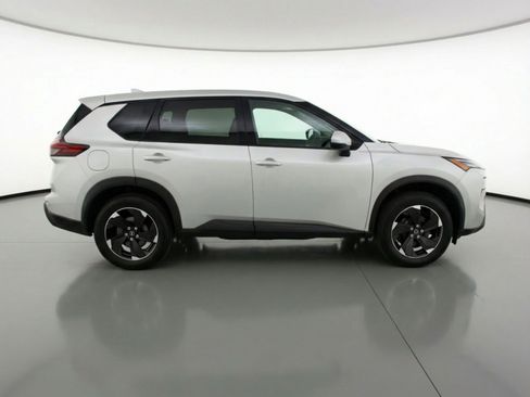 Used 2025 Nissan Rogue SV AWD/4WD image 11