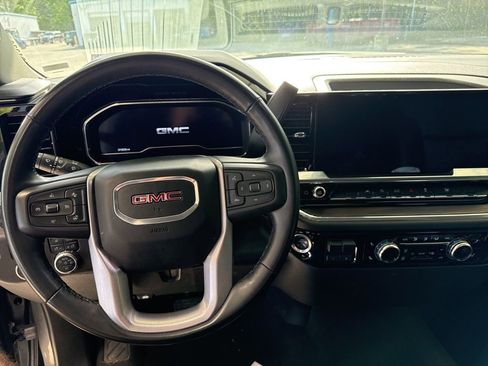 Used 2025 GMC Sierra 1500 SLT image 5