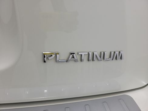 Used 2019 Nissan Pathfinder Platinum FWD image 5