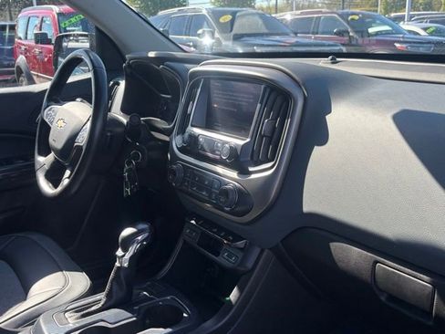 Used 2022 Chevrolet Colorado Z71 w/ Z71 Midnight Edition AWD/4WD image 13