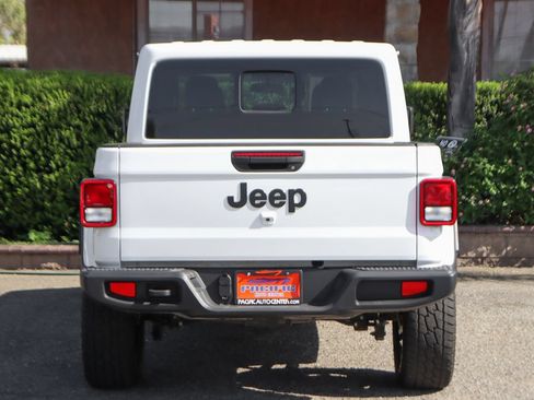 Used 2025 Jeep Gladiator Sport AWD/4WD image 7