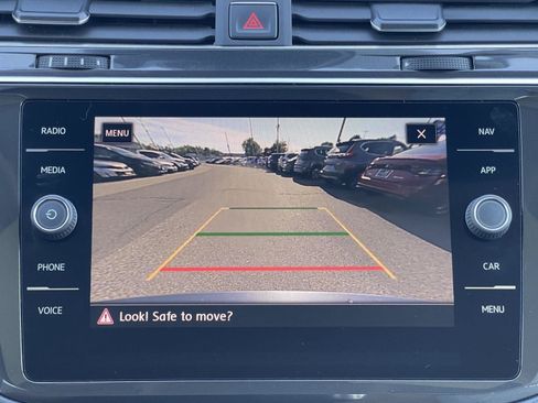 Used 2018 Volkswagen Tiguan SEL Premium AWD/4WD image 10