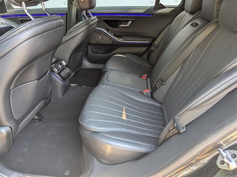 Used 2022 Mercedes-Benz S 580 S 580 w/ AMG Line Package image 9
