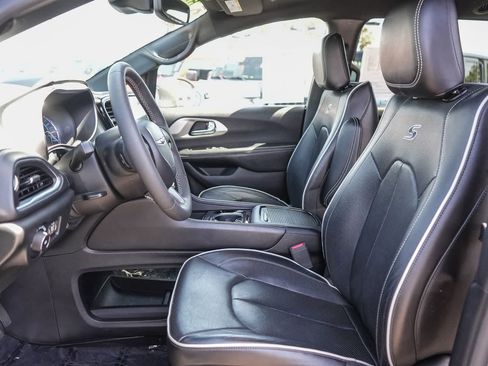 Used 2022 Chrysler Pacifica Limited w/ S Appearance Package FWD image 28