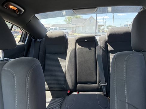 Used 2018 Dodge Charger SXT Plus RWD image 5
