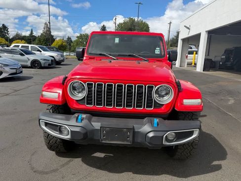 Used 2024 Jeep Wrangler Unlimited Sahara AWD/4WD image 2