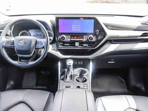 Certified 2024 Toyota Highlander XLE AWD/4WD image 15