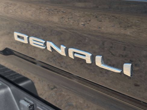 Used 2022 GMC Sierra 2500 Denali w/ Denali Black Diamond Edition AWD/4WD image 34