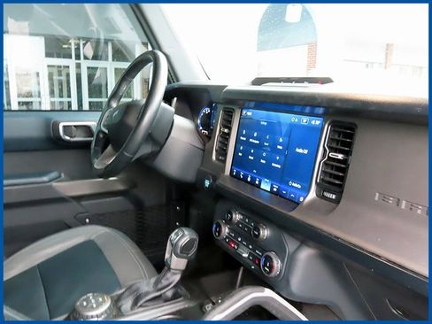 Used 2022 Ford Bronco Outer Banks image 8