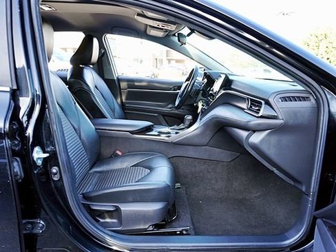 Used 2022 Toyota Camry SE FWD image 11