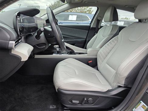 Used 2024 Hyundai Elantra Limited image 12