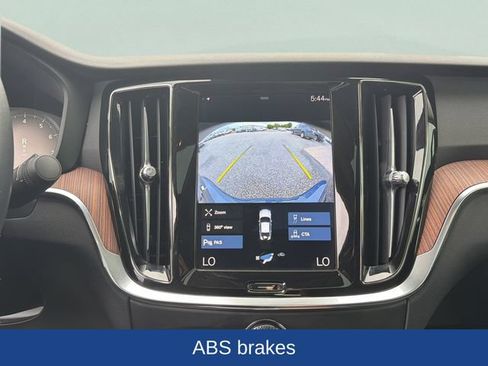 Used 2022 Volvo S60 B5 Inscription FWD image 11