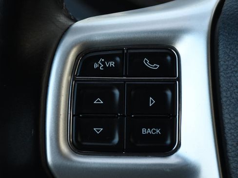 Used 2015 Chrysler Town & Country Touring image 35