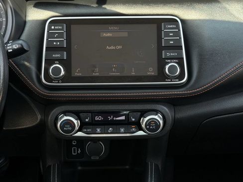 Used 2019 Nissan Kicks SR w/ SR Premium Package FWD image 17