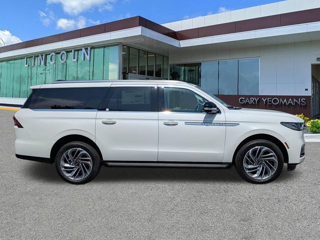 New 2026 Lincoln Navigator L Premier AWD/4WD image 3
