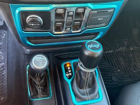 Used 2018 Jeep Wrangler Unlimited Sahara w/ Uconnect 4C Nav & Sound Group image 10