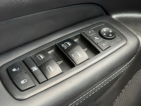 Used 2019 Jeep Grand Cherokee Overland image 19