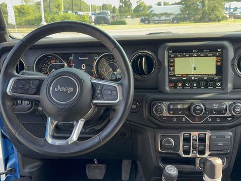 Used 2022 Jeep Wrangler Unlimited Sahara AWD/4WD image 17