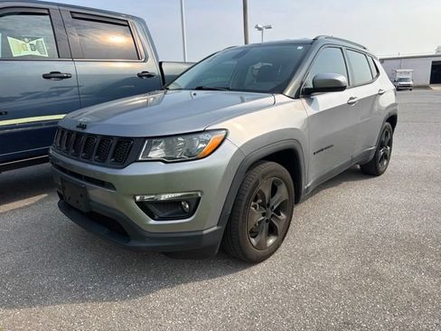 Used 2019 Jeep Compass Latitude FWD image 3