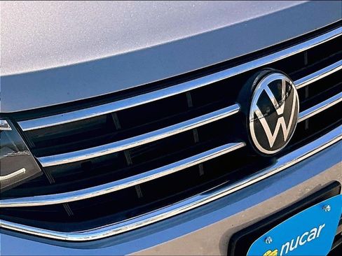 Used 2024 Volkswagen Tiguan SE AWD/4WD image 32