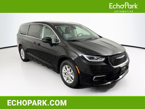 Used 2024 Chrysler Pacifica Touring-L FWD image 1