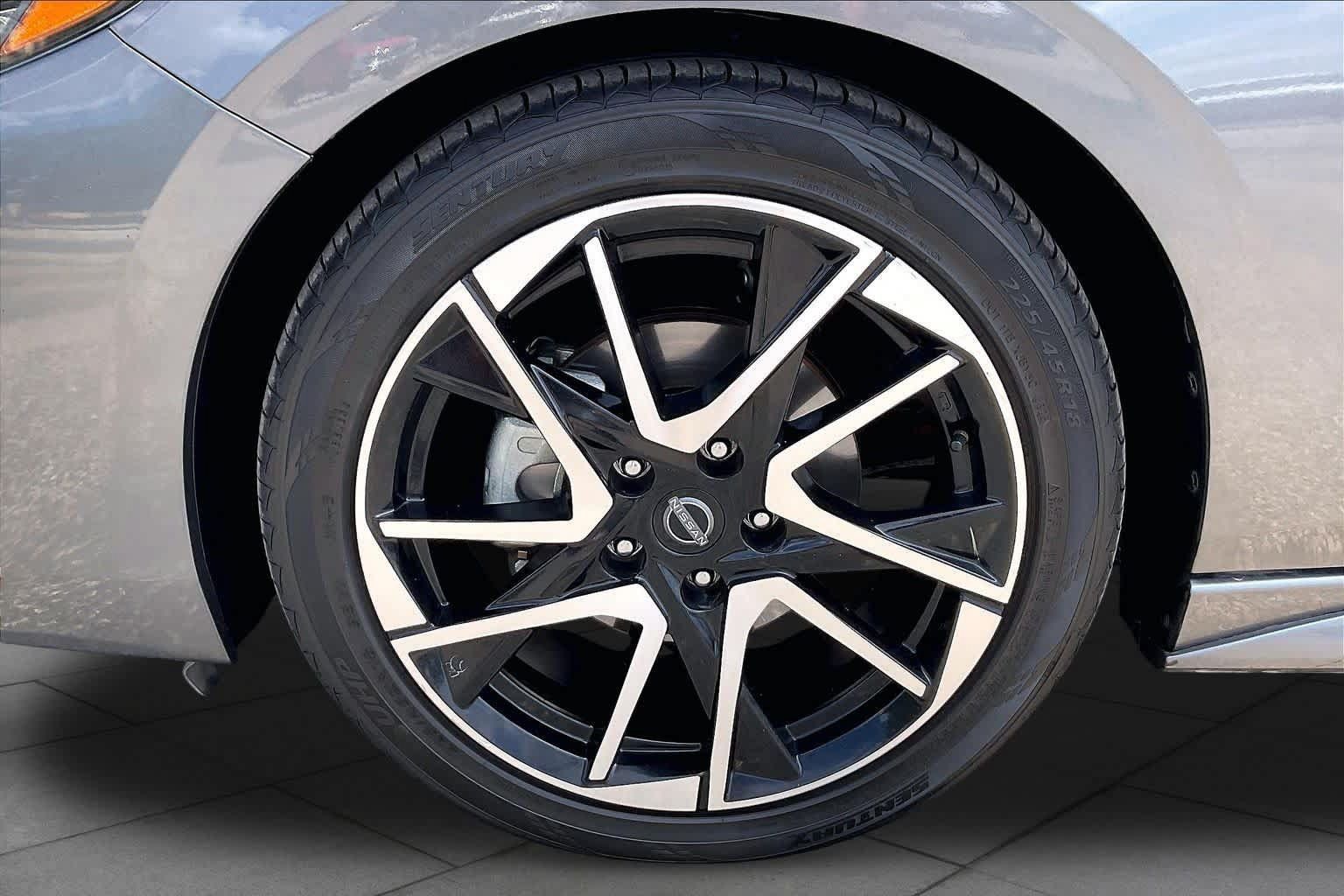 Used 2025 Nissan Sentra SR w/ SR Premium Package FWD image 10