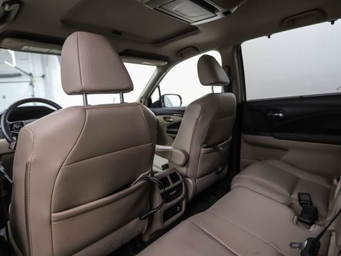 Used 2019 Honda Pilot Touring image 17