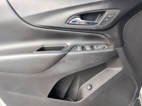 Used 2021 Chevrolet Equinox LT image 16