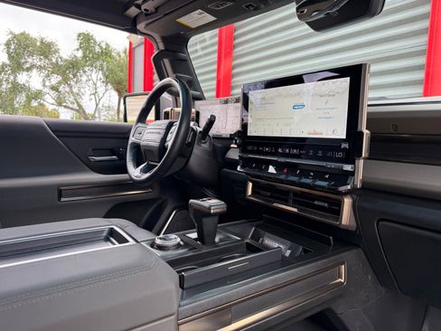 Used 2024 GMC Hummer EV 2X w/ Extreme Off-Road Package AWD/4WD image 35