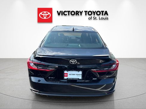 Used 2026 Toyota Camry SE FWD image 4