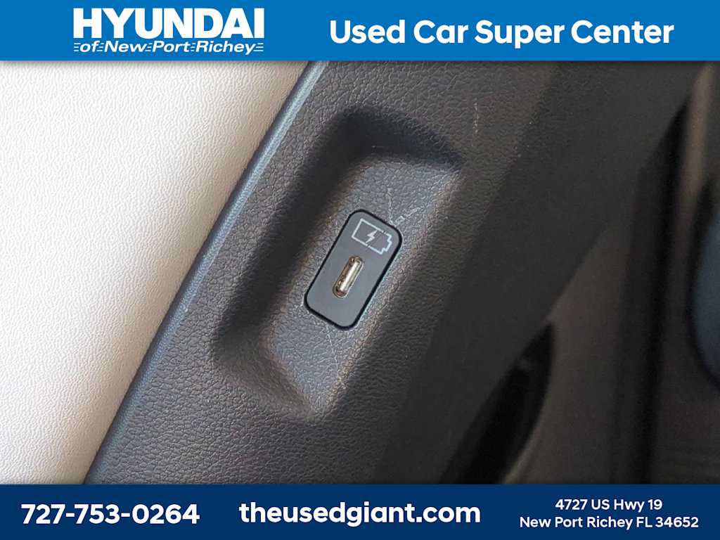 Used 2025 Hyundai Santa Fe SEL FWD image 17