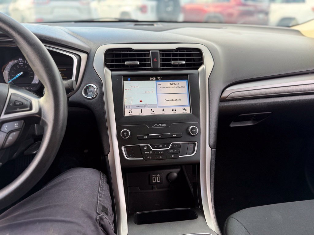 Used 2019 Ford Fusion SE FWD image 9