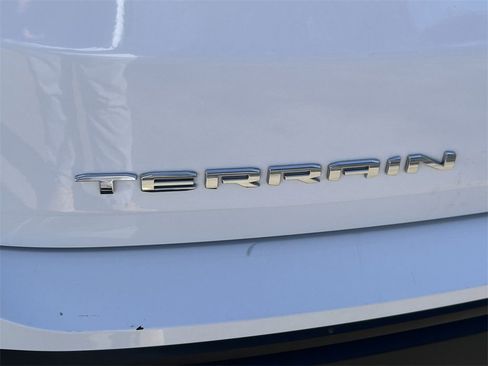 Used 2024 GMC Terrain SLE image 13