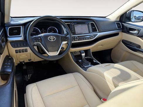Used 2015 Toyota Highlander XLE image 15