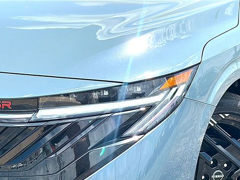 New 2026 Nissan Sentra SR w/ Floor Mat Package FWD image 4